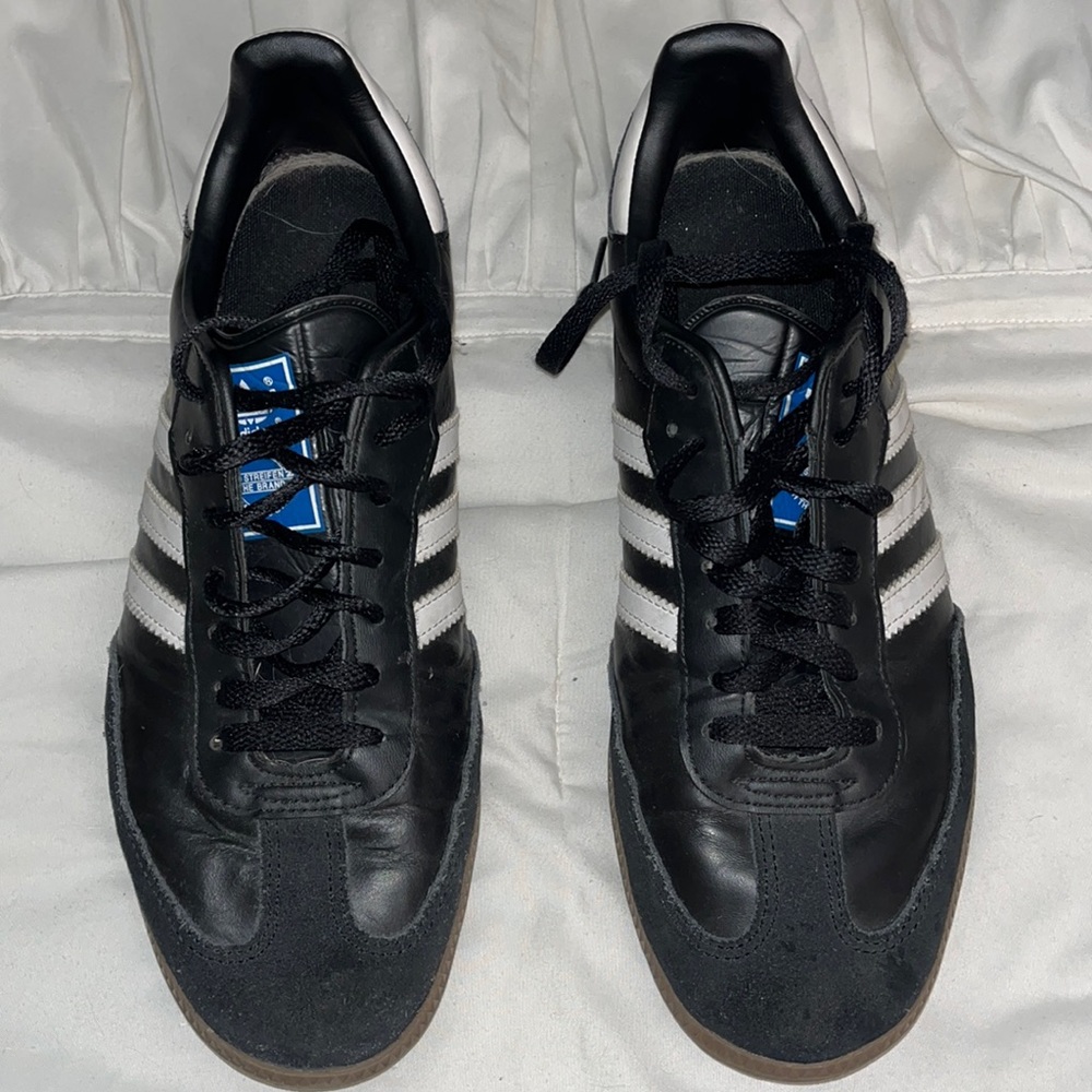 Men’s Adidas Samba shoes. Size 10.